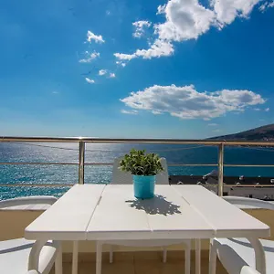 Blue Sea Apartment Sarandë